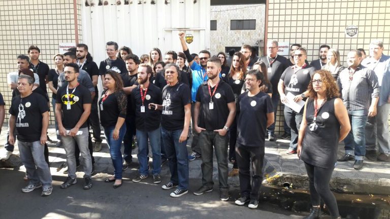 Jornalistas de BH vestem preto em Dia de Mobilização contra precarização e corte de direitos