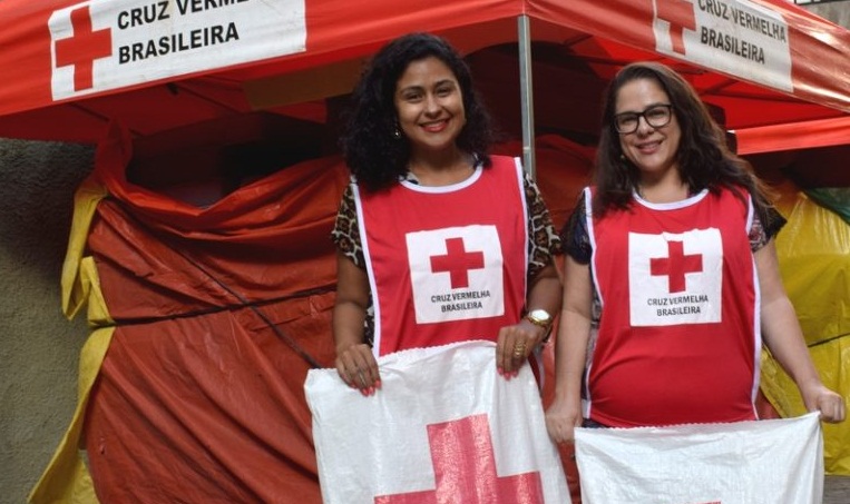 Amor, palavra íntima: Cruz Vermelha pede calcinhas e sutiãs novos para moradoras nas ruas de BH