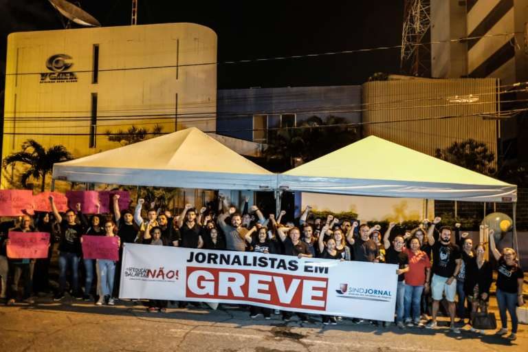Jornalistas alagoanos fazem greve e obrigam emissoras a reprisar matérias