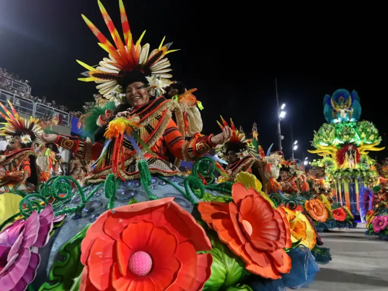 © Tânia Rêgo/Agência Brasil Geral Rio de Janeiro (RJ), 11/02/2024 - Desfile da escola de samba Salgueiro, do Grupo Especial do carnaval carioca, no Sambódromo da Marquês de Sapucaí. Foto: Tânia Rêgo/Agência Brasil